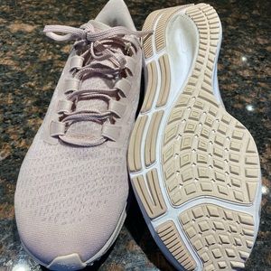 Nike Air Zoom Pegasus Running Shoe Size 9